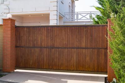 Automated gates Kent and London. Metal driveway gates. Residential Automatic Gate System.